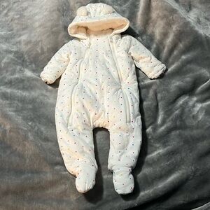 Gap Baby polka dot snowsuit hooded 3-6m